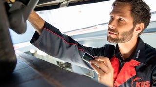 Ihre erste HU führte die KÜS am 2. April 1991 durch. (KÜS)