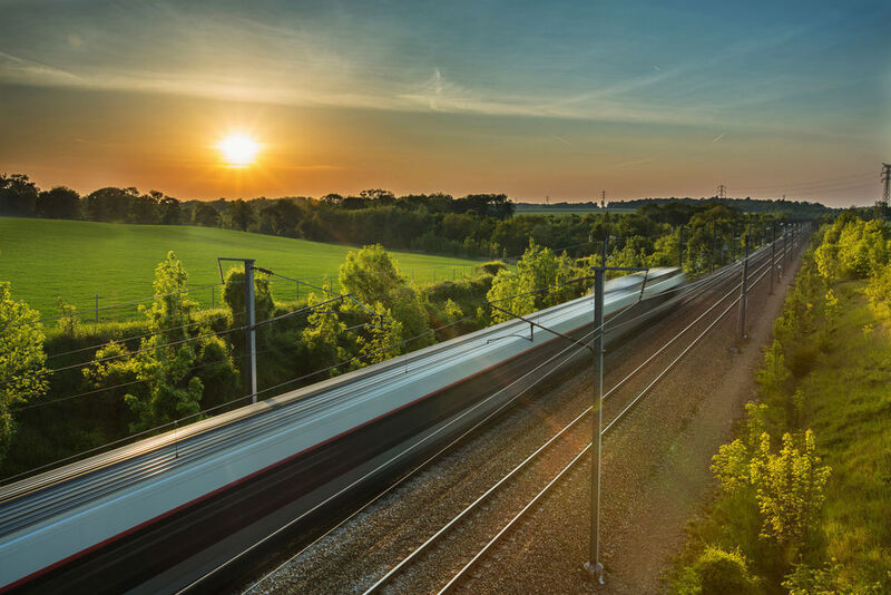 Züge mit sicher gebundenem Wasserstoff betanken? Ein neues Projekt soll dies möglich machen. (Symbolbild) (©rochagneux - stock.adobe.com)
