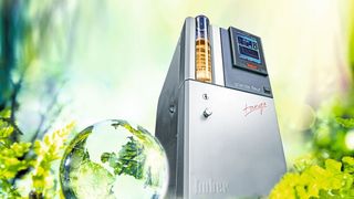 Worauf müssen Sie beim Einsatz von natürlichen Kältemitteln in der Temperierung achten?  (Peter Huber Kältemaschinenbau; © Romolo Tavani - stock.adobe.com; [M]Tscherwitschke)