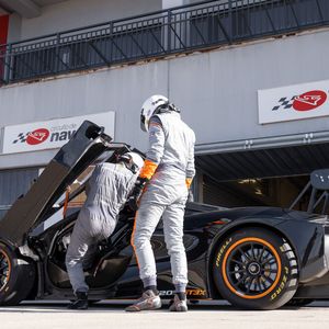 Der Einstieg will geübt sein.(Bild:  McLaren)