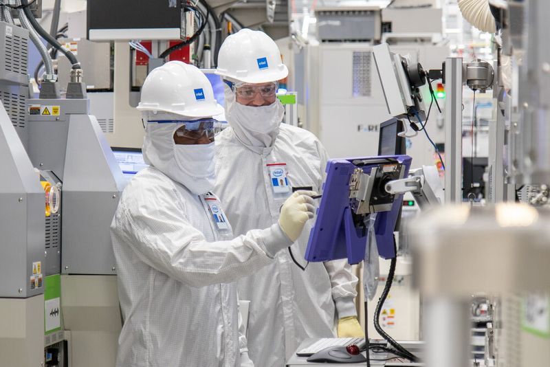 Intels neue Fab34: Impressionen aus dem Reinraum. (Bild: Intel Corporation)