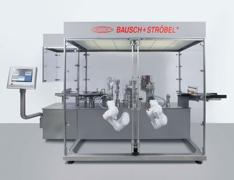 KCP: Durch den Einsatz von Reinraumrobotern bietet diese Füll- und Verschließmaschine für die Kleinchargenproduktion ein sehr breites Spektrum an Einsatzmöglichkeiten. Die Besonderheit des B+S-Maschinendesigns: Die Roboterarme befinden sich niemals über, sondern immer unterhalb des Objekts, dadurch wird ein optimaler LF-Luftstrom gewährleistet. (Bausch+Ströbel)