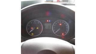 Nach einem winterlichen Kaltstart kann es passieren, dass eine oder mehrere Kontrolllampen im Fahrzeug dauerhaft aufleuchten.  (Foto: FCD)