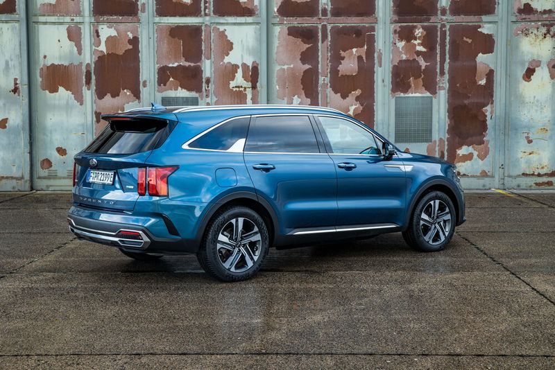 Auch auf der rechten Seite bietet der Kia Sorento als PHEV eine zweite Klappe. (Bild: Kia)