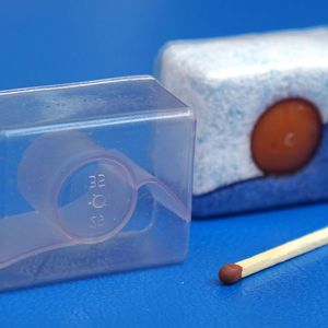 PVAL (Polyvinylalkohol)-Artikel können auch spritzgegossen werden: Gegen Säuren und Laugen beständige, aber in einer Wasserumgebung lösliche Behälter entstehen aus Polyvinylalkohol in Polen, und werden bereits in großer Zahl in der Waschmittelanwendung eingesetzt, wie Wittmann Battenfeld sagt.