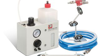 Das tragbare Minimalmengenschmier-System Mini TC mit Magnethalterung kann einfach an Sägen, Bohrmaschinen und beim Gewindeschneiden eingesetzt werden, um Kühlschmierstoff (KSS) zu sparen. Es funktioniert außerdem auch mit biobasierten KSS, die hautverträglich sind. (Bild: HPM Technologies)