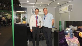 De g à d : Pierre-Léonard Zaffalon Ph.D en chimie bioorganique et Rolf Haubrichs Directeur Général et Co-fondateur de CristalTech présentaient pour la première fois au public le Crystalium, fruit des recherches de l'entreprise sur la cristallisation des métaux. (MSM)