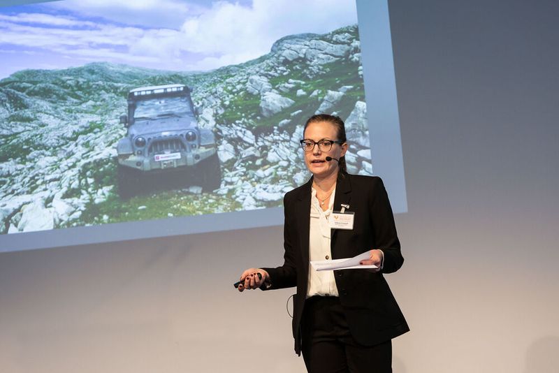 Eileen Conrad vom Autohaus Allrad Schmitt in Höchberg nahe Würzburg zeigte, wie sich ihr Unternehmen auch online als nahbare Marke präsentiert, die Kunden zu Fans macht. (Stefan Bausewein)