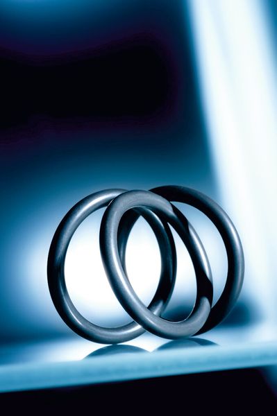 O-Rings from material PFE 7502BZ for pharmaceutical, food and beverage applications are especially heat resistent. (Picture: Dyneon / Delicious-photography.de)