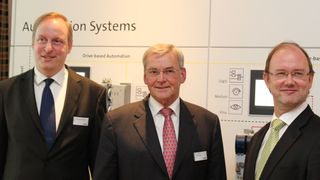 Der Lenze-Vorstand (von links: Dr. Yorck Schmidt, Dr. Erhard Tellbüscher und Frank A. Maier) sieht trotz eines schwierigen Umfelds positiv in die Zukunft. (Bild: Itasse)