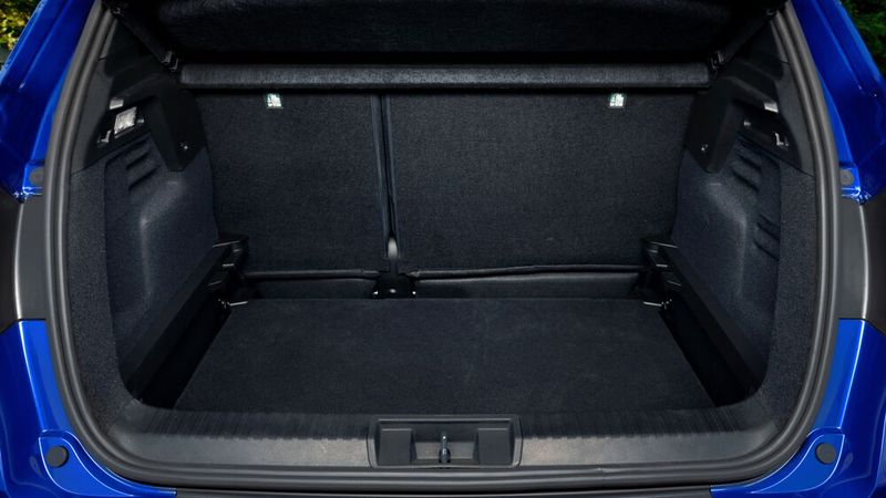 Weiterhin bleibt die Rücksitzbank um bis zu 16 Zentimeter verschiebbar, was den Kofferraum (616 Liter) clever erweitert. (Bild: Renault)