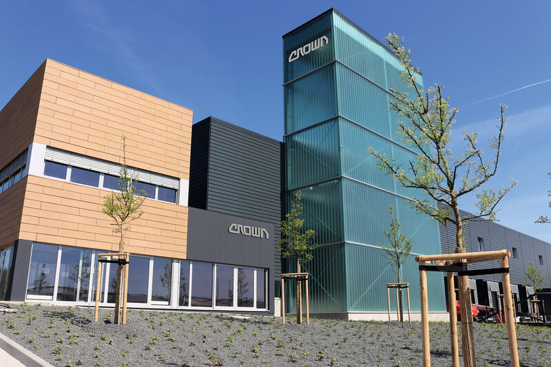 Im neuen Produktionsgebäude in Roding werden die modernsten Fertigungsverfahren zur Produktion von Flurförderzeugen der Marke Crown eingesetzt. (Bild: Crown)