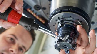 Der Wiha-E-Schraubendreher kann jetzt auch in einer industrietauglichen Ausführung geordert werden. Der neue speede-Industrial kommt im durchdachten Set, heißt es weiter, und ist nun mit allen Standardbits kompatibel.  (Wiha)