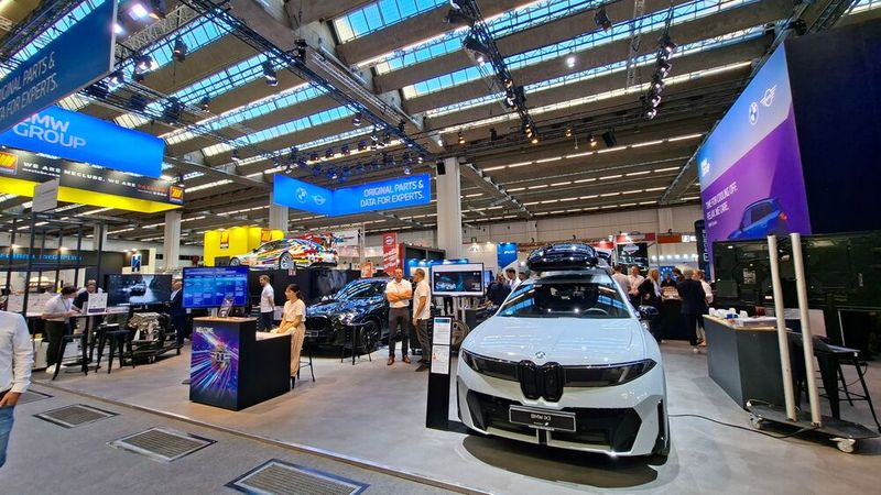 Die Bayerischen Motorenwerke kleckerten nicht in Frankfurt, sie klotzten im wahrsten Sinne des Wortes mit einem beeindruckenden Stand. (Bild: Dominsky – VCG)