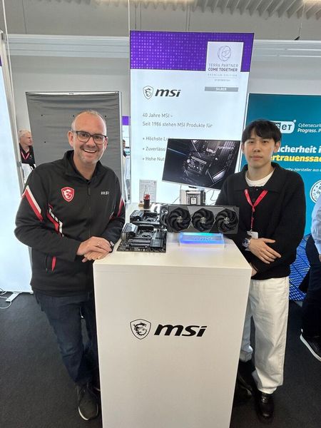 Für jede fachliche Frage bereit sind Jens Greeb (l.) und Rambo Chen (msi). (Bild: Vogel IT-Medien GmbH)
