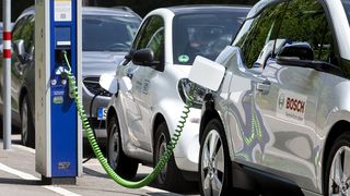 Die Deutschen halten E-Autos schon für eine gute Sache, aber ganz überzeugt sind sie noch nicht. (Bosch)