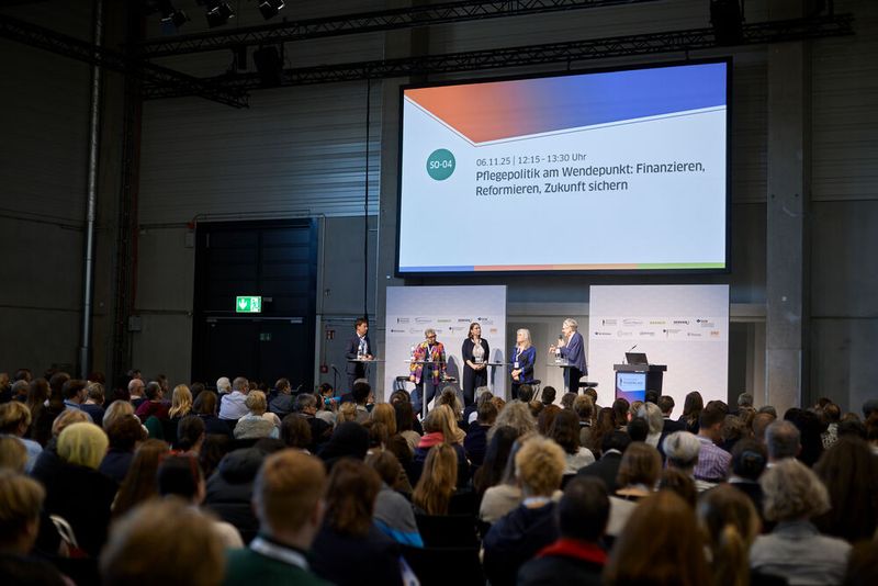 Finanzierung, Reform, Zukunftssicherung – zentrale Themen rund um die Pflegepolitik. (Bild: Jan Pauls / Deutscher Pflegetag)