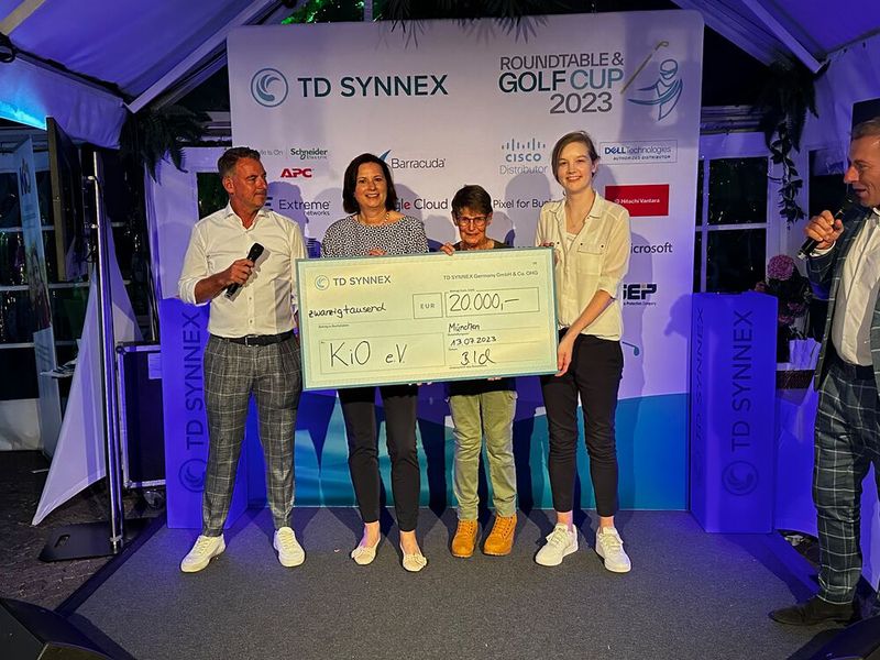 Gratulation - an diesem Abend wurde eine stolze Summe von € 20.000,- für die Kinderhilfe Organtransplantation