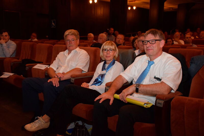 ZKF-Ehrenmitglied und Ex-Präsident Friedrich Nagel (l.) mit Anette Gundlach und Robert Ziegler (beide ZKF). (Wenz)