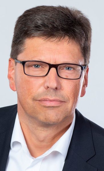 Der 52-jährige Volker Bibelhausen arbeitet seit 1990 im Elektronik-Geschäft. (Weidmüller)