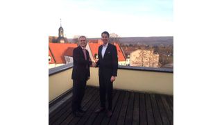 Reinhold Mühlbeyer (links) und Hendrik Desch (rechts) in Höxter (Bild: Optibelt)