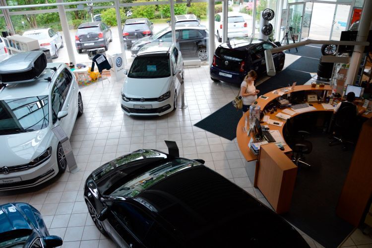 Aufs Jahr gesehen verkauft der Ein-Standort-Betrieb rund 1.000 Fahrzeuge, zu drei Vierteln Gebrauchtwagen. (Achter / »kfz-betrieb«)