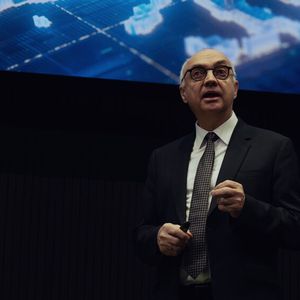 Imec CEO Luc van den hove during his opening speech on the NaoIC pilot line at the imec campus in Leuven. "Geopolitical tensions are escalating to levels we have seen before. In the face of this uncertainty, we believe it is more important than ever that we in Europe really focus on ensuring that we are the innovative force."(Image: imec)