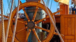 Kubernetes erleichtert die Anwendungsbereitstellung um ein vielfaches – und trotzdem sollte das Steuer mit viel Verstand geführt werden. (Bild: gemeinfrei)