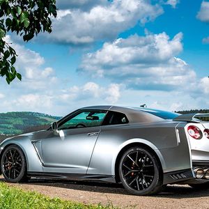 (Nissan)