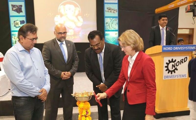 Jutta Humbert lights an oil lamp during the opening ceremony of the service area in October 2016 (also pictured, from the left: Ashok Tanna, Managing Director at Linnhoff, Alexander Brosh, Global Sales Manager at Getriebebau Nord, P. L. Muthusekkar, General Manager at Nord Drive Systems) (Nord Drive Systems)