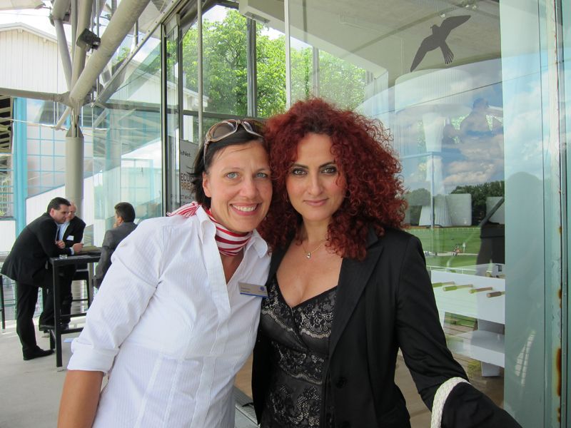 Alexandra Kissinger (l.), Infinigate, und Besa Agaj, IT-BUSINESS (Bild: IT-BUSINESS)