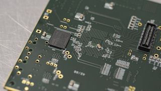 Zum Bestücken der SMD-Bauformen 0201 und kleiner braucht der Baugruppenherstellereine Mindest-Padfläche, um genügend Lot aufbringen zu können (Bild: LeiterplattenAkademie GmbH)