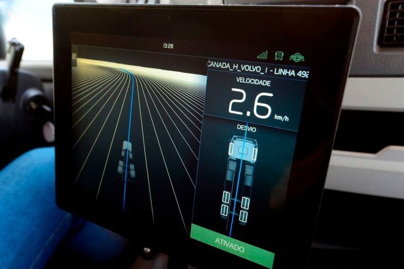Volvo Trucks setzt ein Fahrerassistenzsystems ein, mit dem das Lenken automatisch erfolgt. (Volvo Truck Corporation)