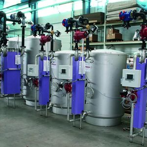 Die Wärmetauscher für die Warmwassererzeugung sind besonders energieeffizient. Steuerung und Visualisierung erfolgt mittels Control Panels HZS 555 mit 5,7“ VGA TFT-LCD-Farbtouchscreen und EDGE-Technology von Sigmatek.