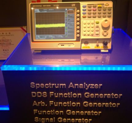 Der Spektrumanalysator GSP-9330 von GW Instek (Bild: Thomas Kuther)
