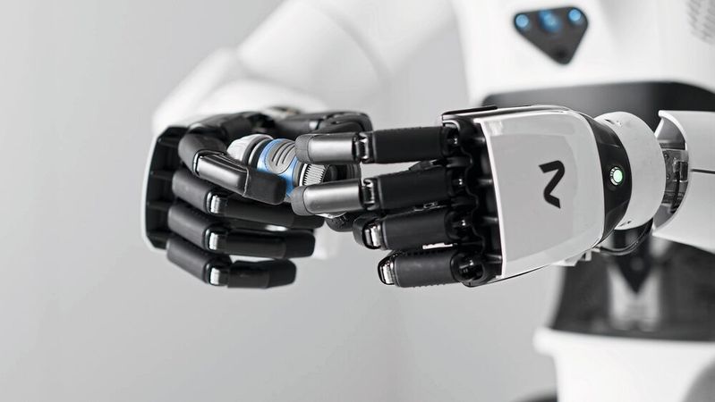 Multimodale Roboter-KI: Mit Neuron AI verbindet Neura Robotics Sehen, Tasten und Hören mit einem Gedächtnis, damit Roboter komplexe Aufgaben über mehrere Handlungsschritte hinweg autonom ausführen können.(Bild:  Neura Robotics)