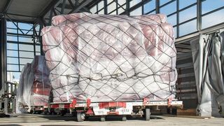 Lkw an der Rampe: Hier entscheidet die effektive Steuerung der anliefernden und abholenden Trucker und Spediteure über Zeit und Geld. (www.andreas-buck.de)