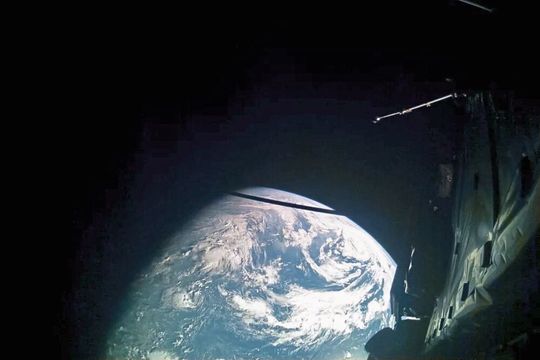 Die Esa-Sonde Juice ist auf dem Weg zu Jupiters Monden, als sie ihre Instrumente am 20. August 2024 testweise auf die Erde richtet. Spektrographen an Bord bestätigen: Die Erde ist bewohnt. Für uns selbstverständlich, doch als Messergebnis aus dem All ein Meilenstein der Forschung.(Bild:  ESA/Juice/JMC)