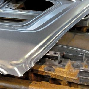 Mit dem Multifunktionsblechhalter ist es der GIW gelungen, ein modernes Werkzeugkonzept für flächige Ziehteile im Automotivebereich zu entwickeln.