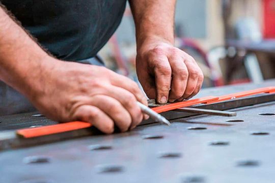 Datev hat sich bei einer Datenerhebung mal die Situation des deutschen Mittelstands angeschaut. Man sieht zwischen den dunklen Wolken zwar kleine Lichtspalte, aber insgesamt sieht es für das Rückgrat der deutschen Wirtschaft nicht nach Schönwetter aus ...(Bild:  IHK)