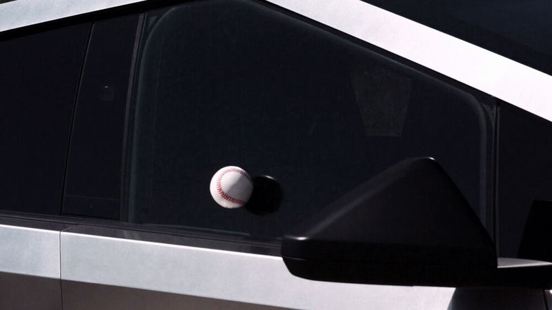 Auch die Scheiben sollen mehr aushalten als bei herkömmlichen Autos. (Bild: Tesla)