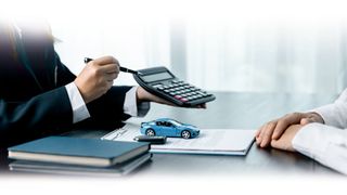 Bei der Rückgabe eines Leasingfahrzeugs kommen schnell hohe Beträge zusammen, die als Schäden deklariert werden. Aber eigentlich sind es normale Gebrauchsspuren. (Bild: © JD8 - adobe.stock.com)