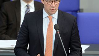 Bundesverkehrsminister Andreas Scheuer kritisiert Autoindustrie und Kommunen. (Deutscher Bundestag / Achim Melde)