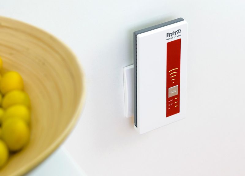 Der Fritz!WLAN Repeater DVB-C kann frei empfangbares Kabelfernsehen ins Heimnetzwerk streamen. (Bild: AVM)