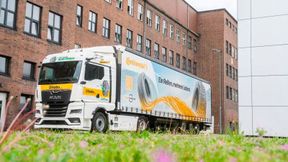 Der elektrische Transport der Karkassen ist Teil einer gemeinsamen Weiterentwicklung der Logistikprozesse von der Dikabo GmbH und Continental. (Bild: Continental)