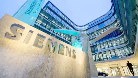 Siemens wird am Donnerstag die Erwartungen für das dritte Quartal 2022 nennen. Hier schon mal ein Vorgeschmack, was Analysten heute schon wissen wollen. Heikel werde etwa die Abschreibung von Siemens-Energy. Siemens wird am Donnerstag die Erwartungen für das dritte Quartal 2022 nennen. Hier schon mal ein Vorgeschmack, was Analysten heute schon wissen wollen. Heikel werde etwa die Abschreibung von Siemens-Energy.