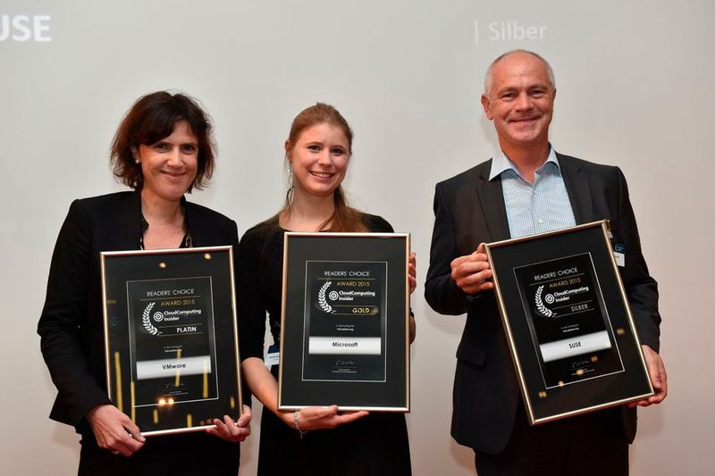 Die Gewinner aus der Kategorie „Virtualisierung“: Platin für VMware, vertreten durch Simone Frömming; die goldene Mitte für Microsoft (im Bild: Jennifer Lierenfeld); die Auszeichnung in Silber ging an Suse, vertreten durch Harald Schreck. (Bild: VIT)