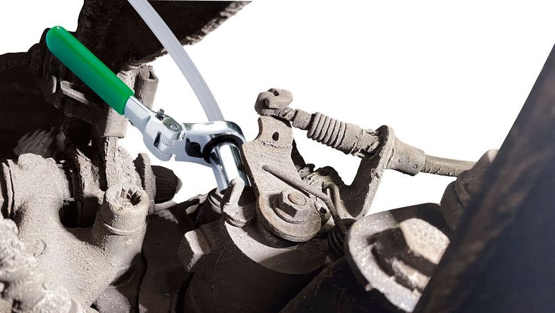 Das Entlüften der Bremse gehört zu den alltäglichen Arbeiten in der Kfz-Werkstatt.(Bild:  Müller Werkzeug)