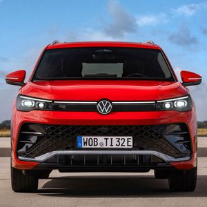 Die neue Tiguan-Generation setzt weiterhin auf klassische Werte, garniert diese aber mit einer langen Liste an moderner Technik.(Bild:  VW)