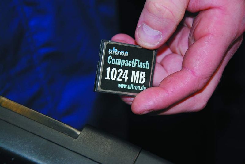 Die Programme sind auf einer Flashcard untergebracht. (Archiv: Vogel Business Media)